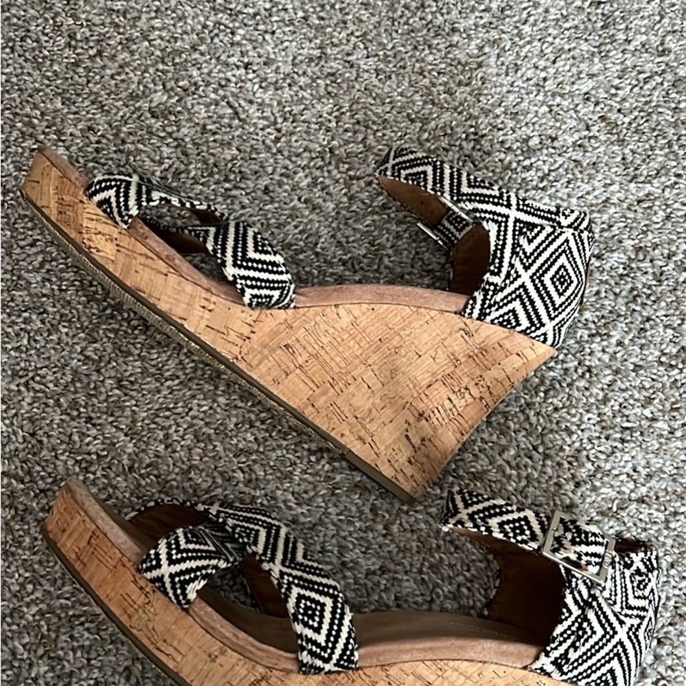 Toms Wedge Sandals